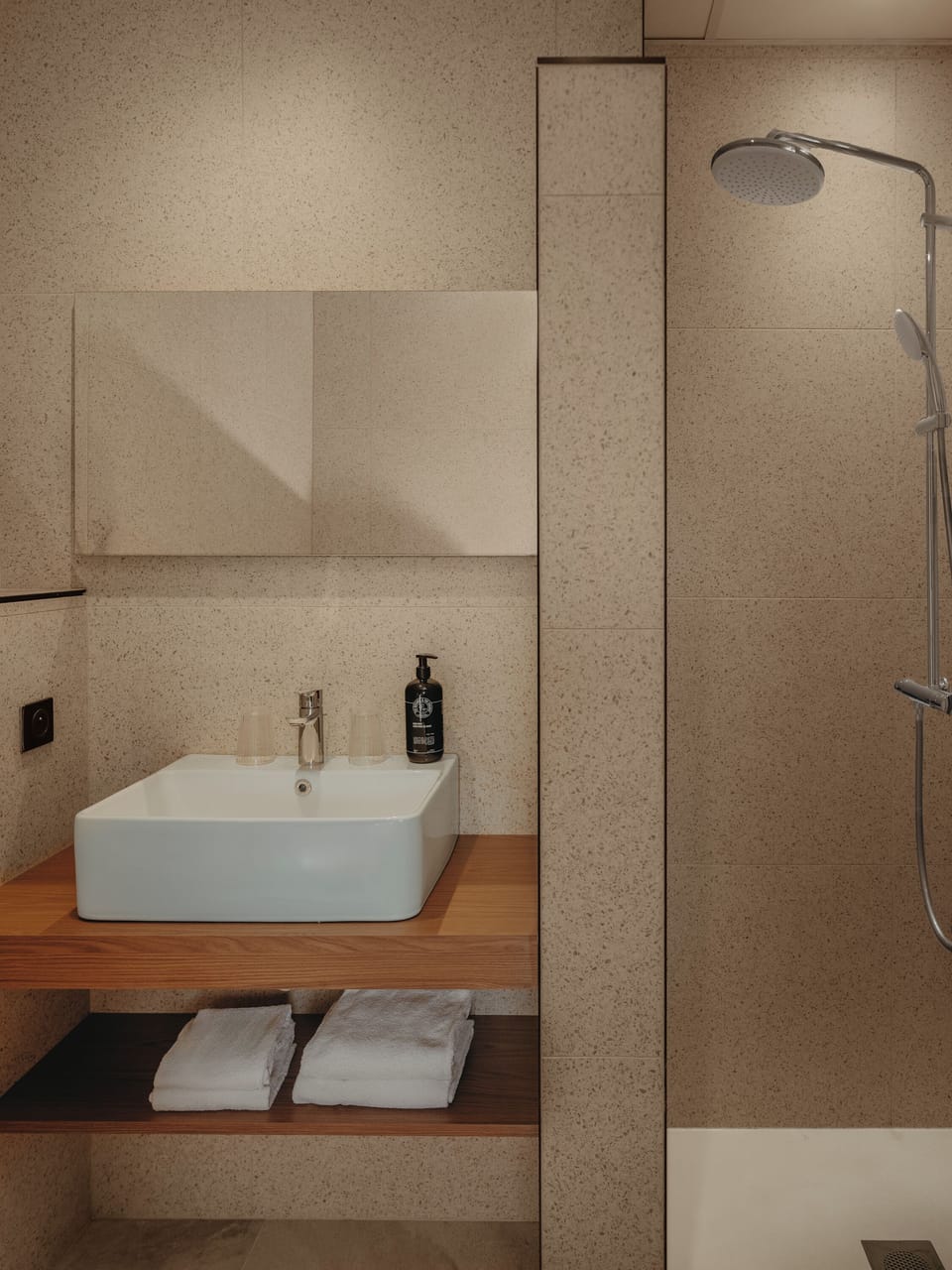 Standard Room, Balcony | Bathroom | Free toiletries, hair dryer, towels