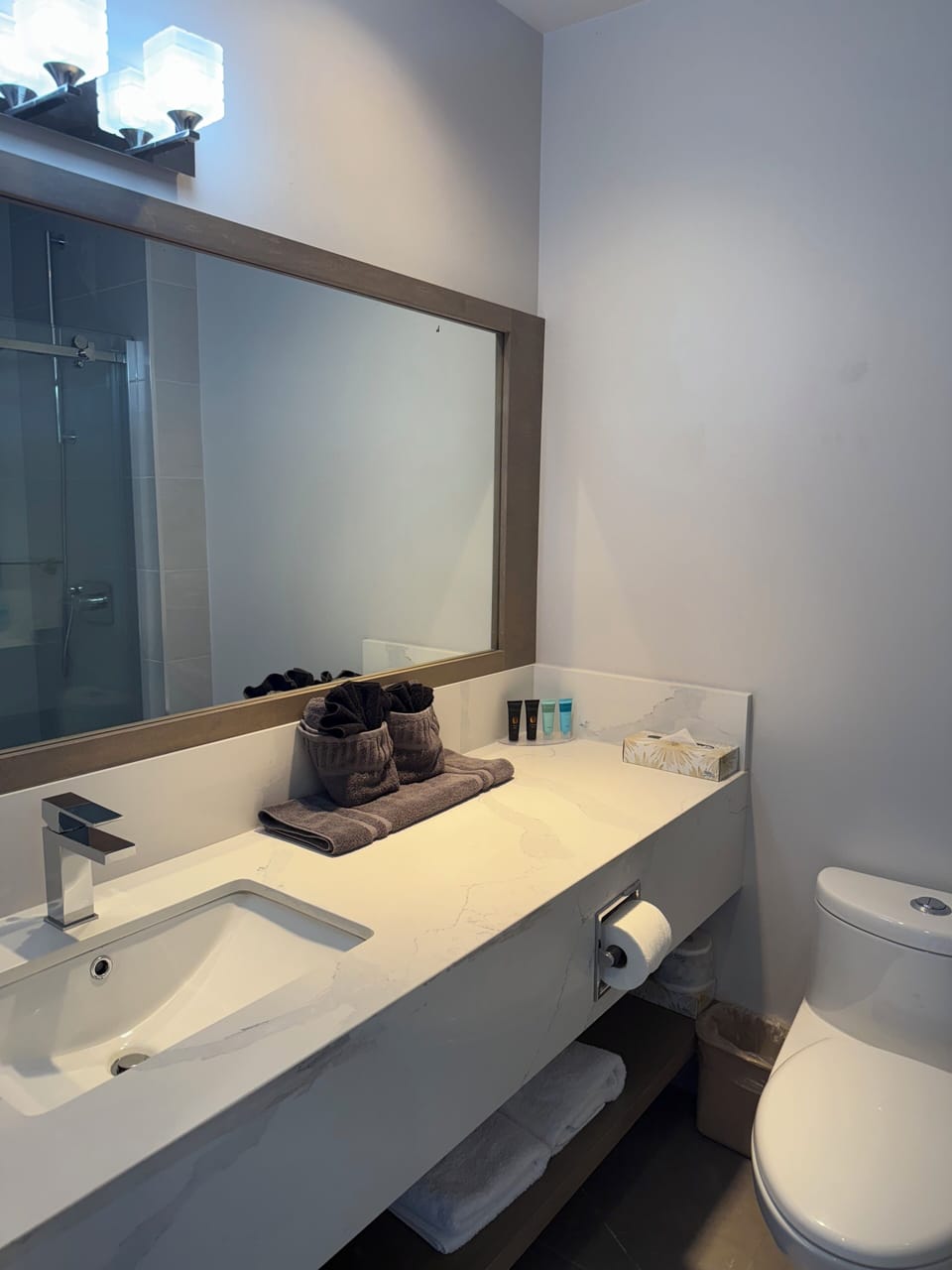 Sand Pebbles Inn Hotel in Qualicum Beach