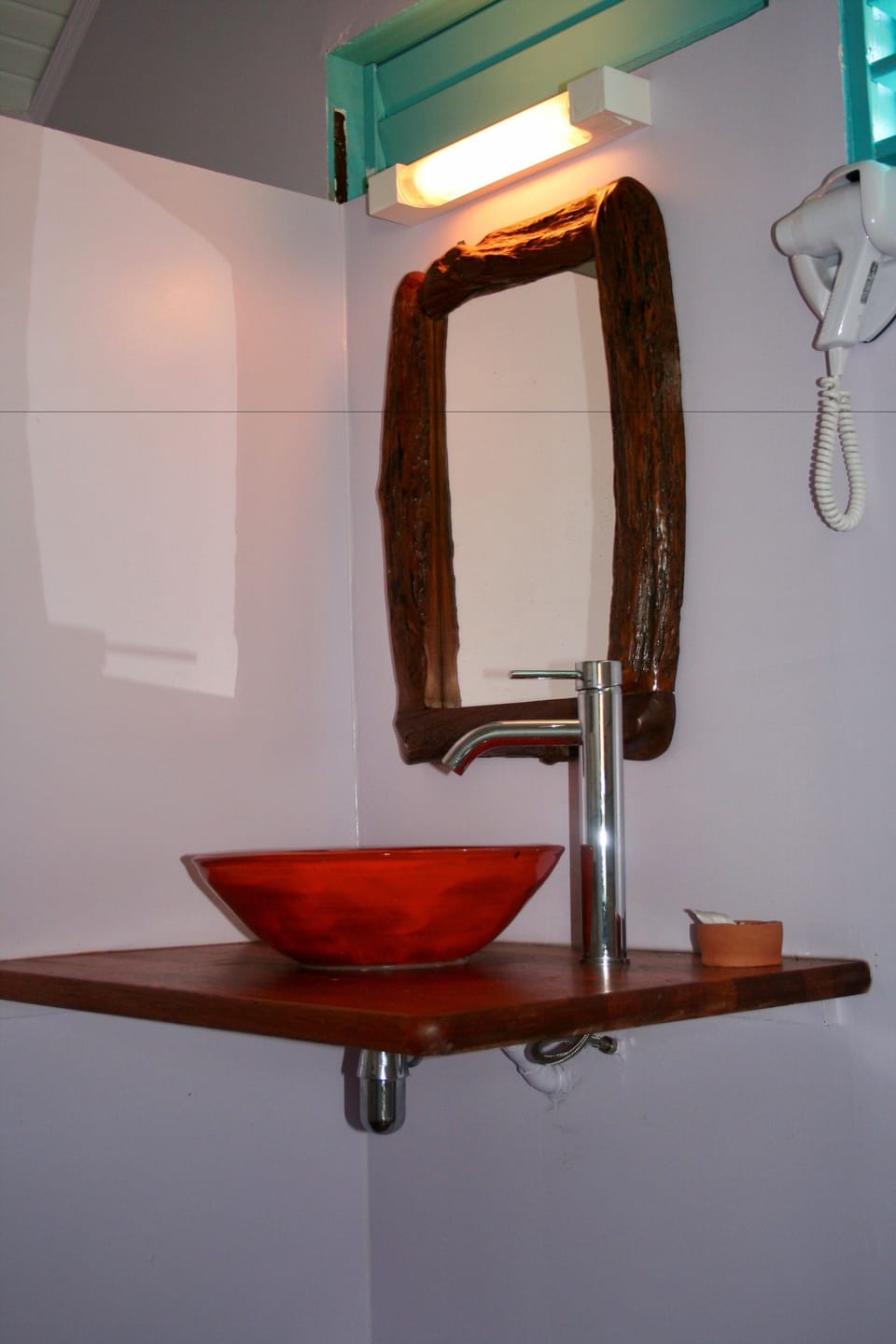 Standard Bungalow, 1 Double or 2 Twin Beds | Bathroom | Shower, free toiletries, hair dryer, towels