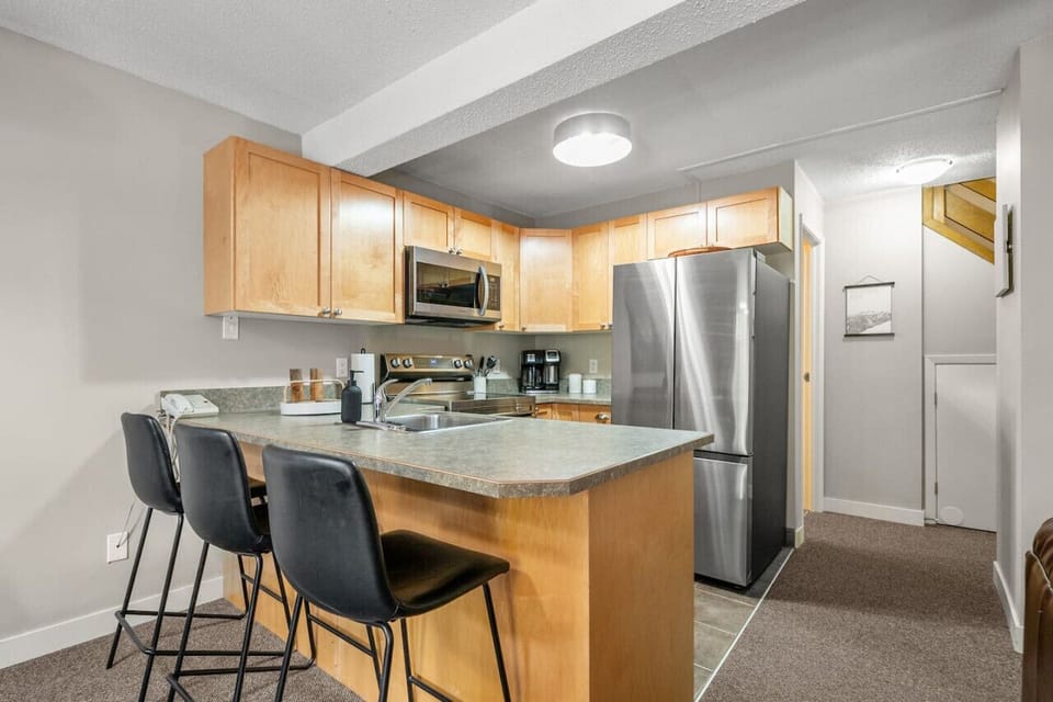 Full kitchen complete with a FlexBrew coffee maker (drip & K-pod enabled.)