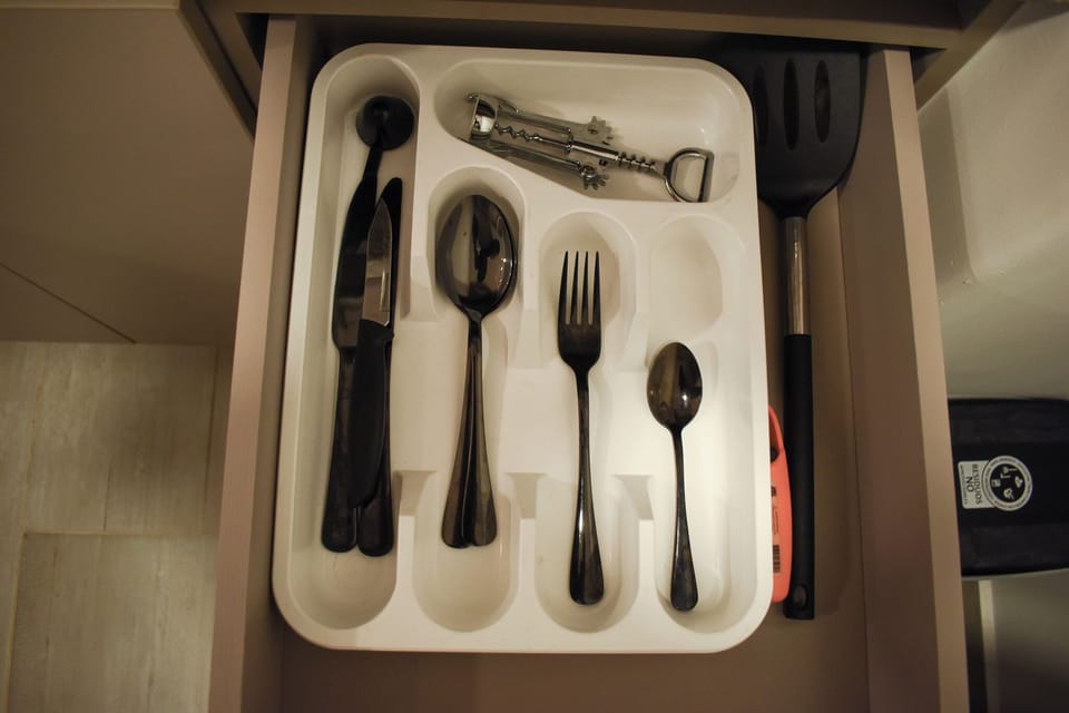 Deluxe Room, City View | Private kitchen | Microwave, electric kettle, cookware/dishes/utensils