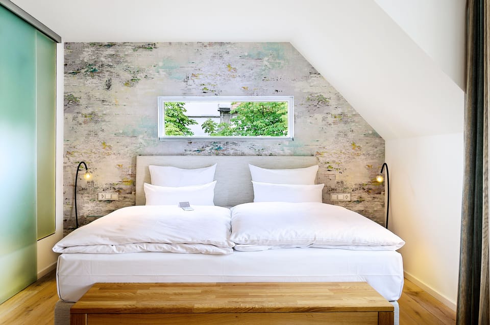 Hypo-allergenic bedding available, in-room safe, desk