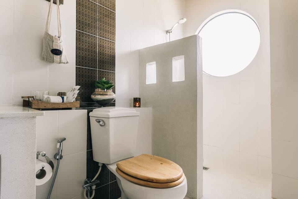 Shower, free toiletries, hair dryer, bathrobes