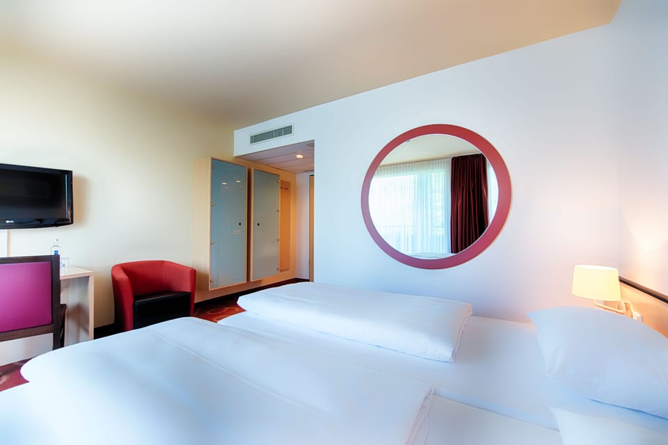 Hypo-allergenic bedding, in-room safe, desk, laptop workspace