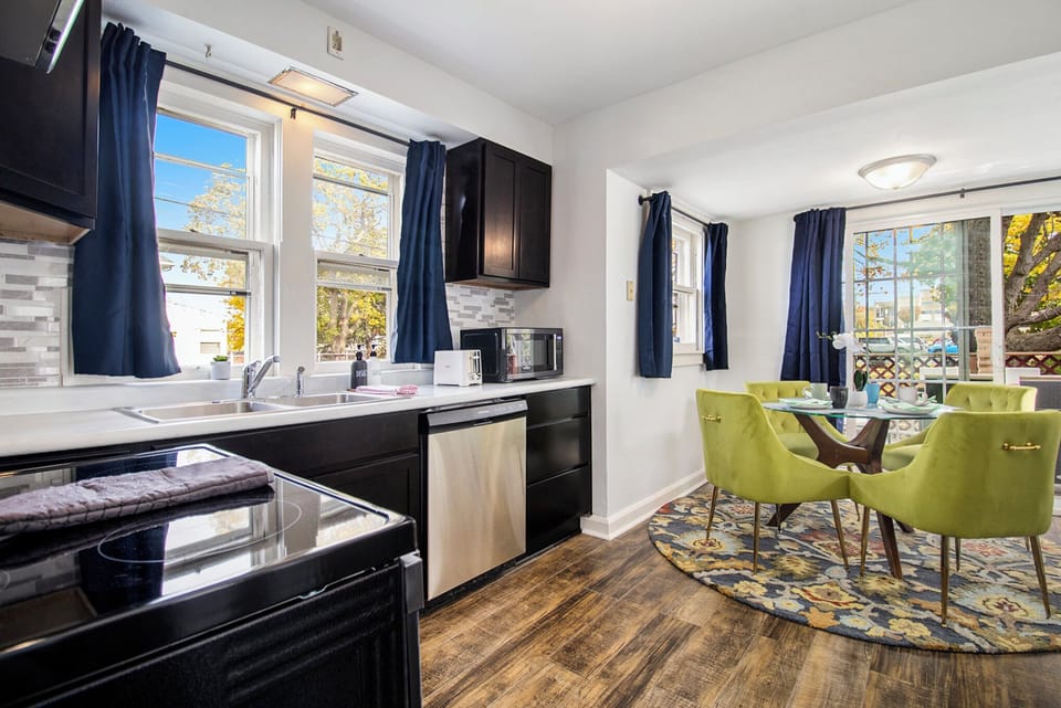 A conversation table for 4 in the kitchen
