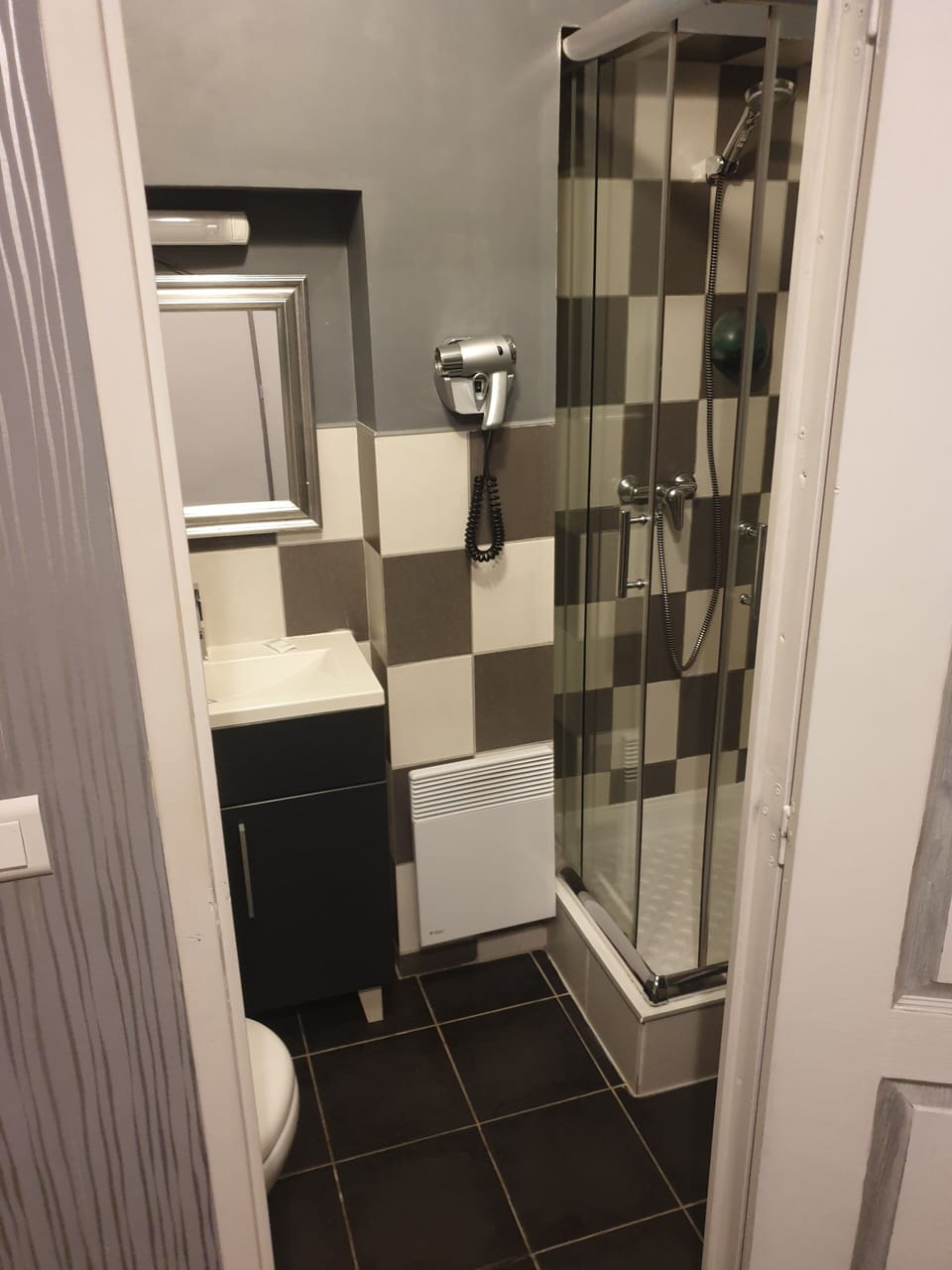 Comfort Double Room | Bathroom | Shower, hair dryer, towels, soap