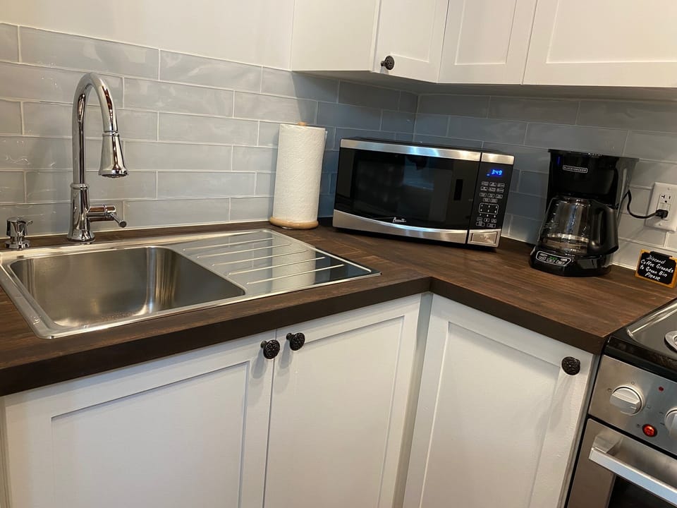 Blender, toaster, kettle and everything else needed for cooking.