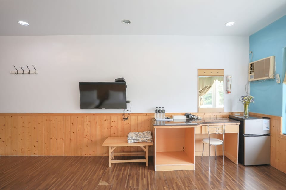 Family Room (Six people room) | Blackout drapes, soundproofing, free WiFi, bed sheets