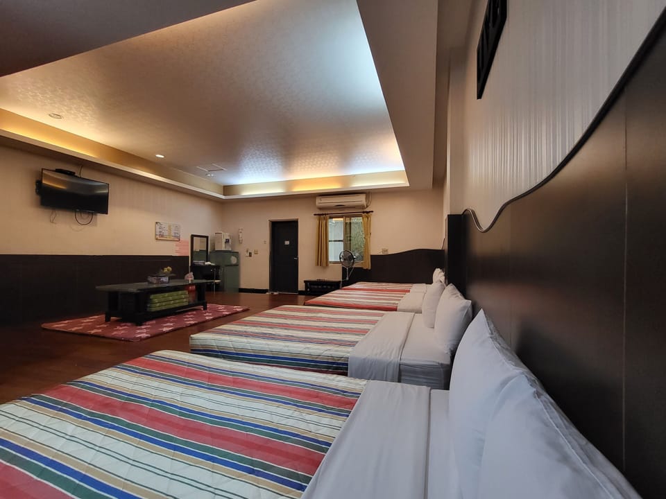 Family Room, Multiple Beds, 2 Bathrooms, Ground Floor (12 people) | Individually decorated, laptop workspace, blackout drapes, soundproofing