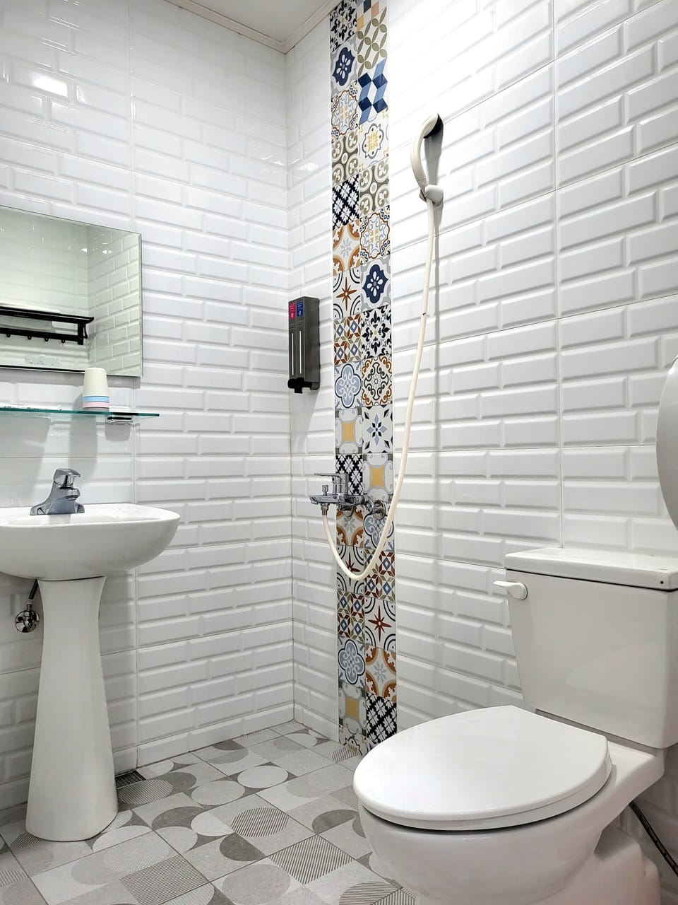Comfort Quadruple Room, 2 Double Beds | Bathroom | Shower, hair dryer, slippers, shampoo
