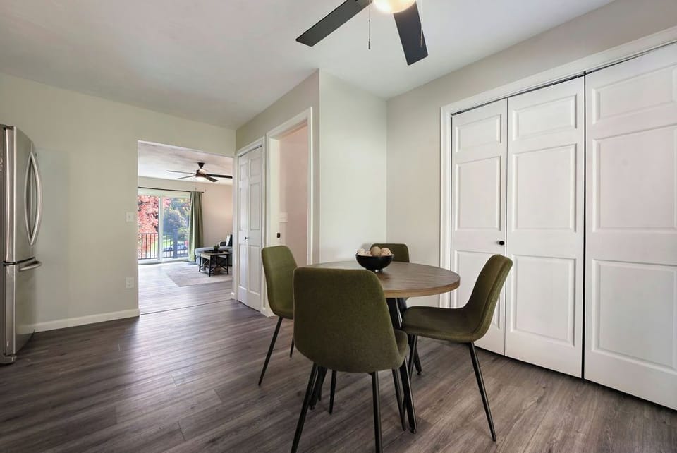 Bright and modern kitchen fully equipped for all your cooking needs! Enjoy stainless steel appliances, a cozy coffee corner, and ample counter space – perfect for preparing meals and enjoying your time here.