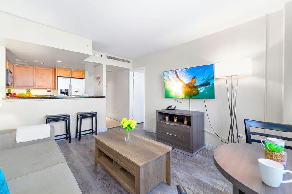 Condo, City View (0128) | Living area