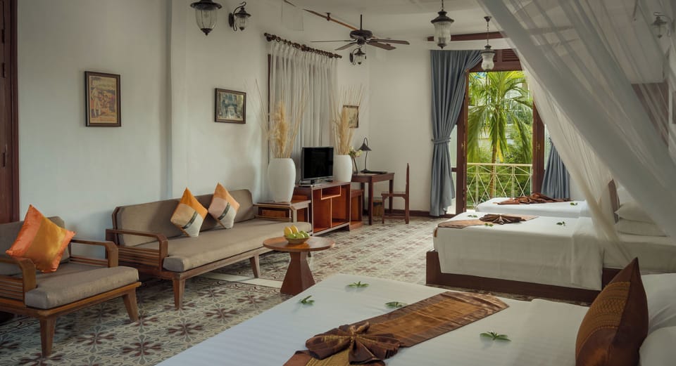 Governor Suite Room | Premium bedding, minibar, in-room safe, desk