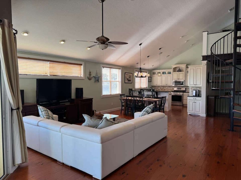 Main Level Living area 