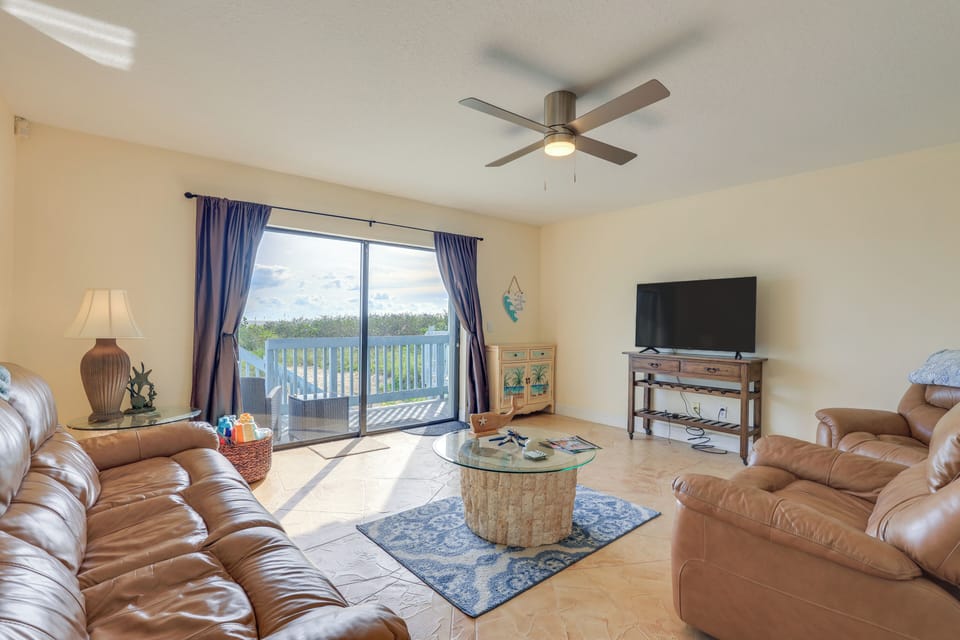 Living Room | Free WiFi | Smart TV | Central A/C | 1st Floor