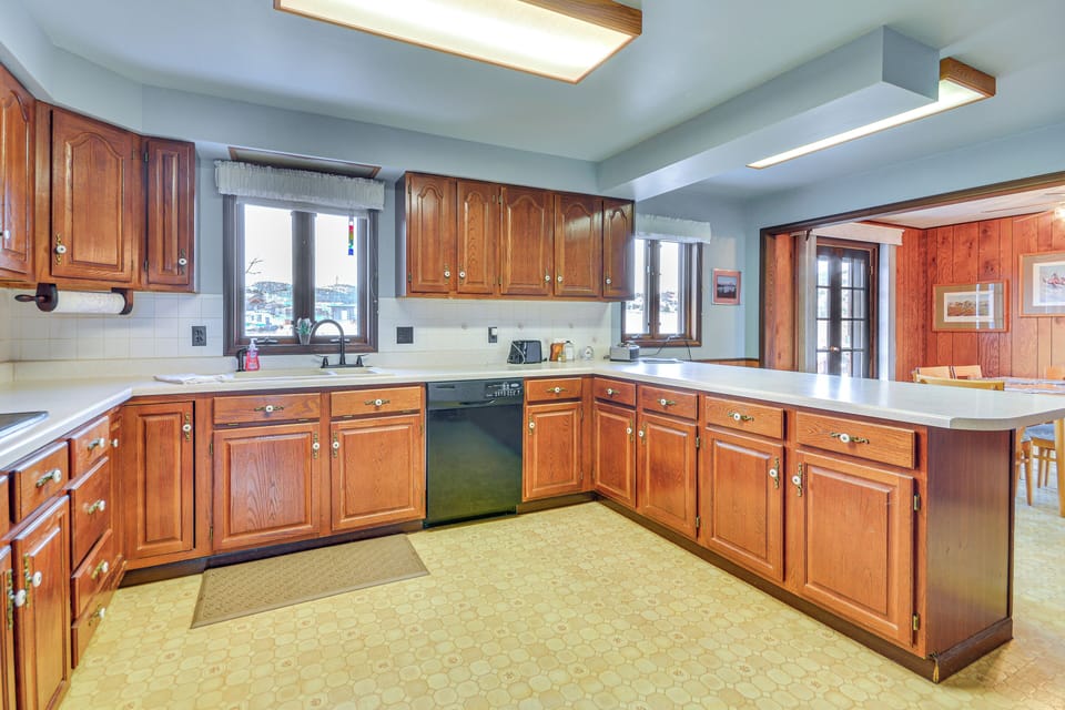 Kitchen | Cooking Basics | Drip Coffee Maker | Toaster | Main Level