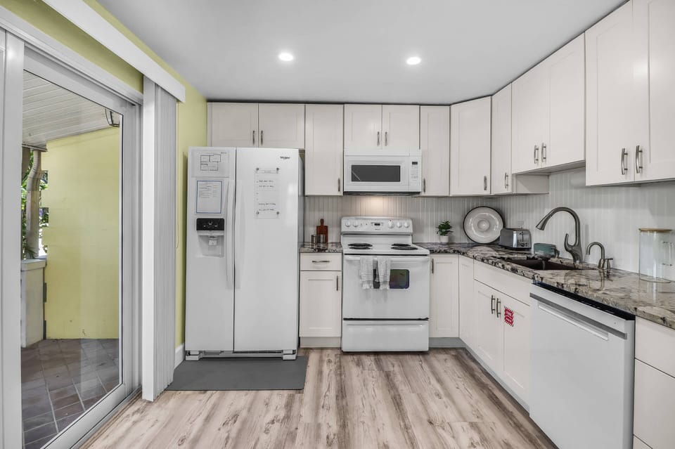 The well-equipped kitchen at La Casa de la Playa makes meal preparation a breeze, offering everything you need to whip up delicious dishes with ease.