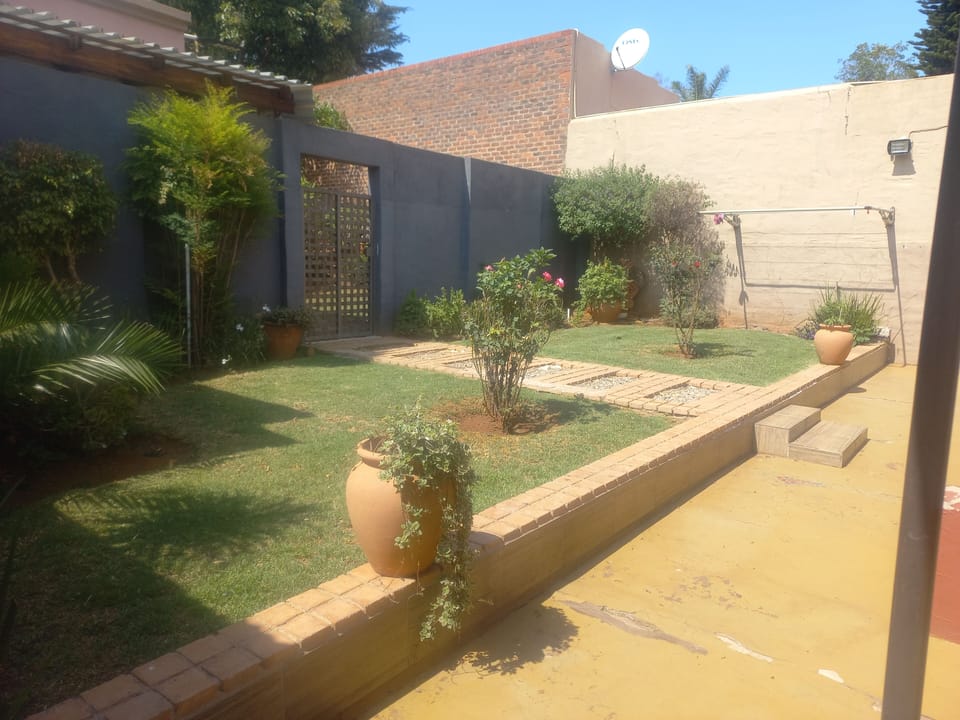 House, 3 Bedrooms, Smoking, Patio | Property grounds