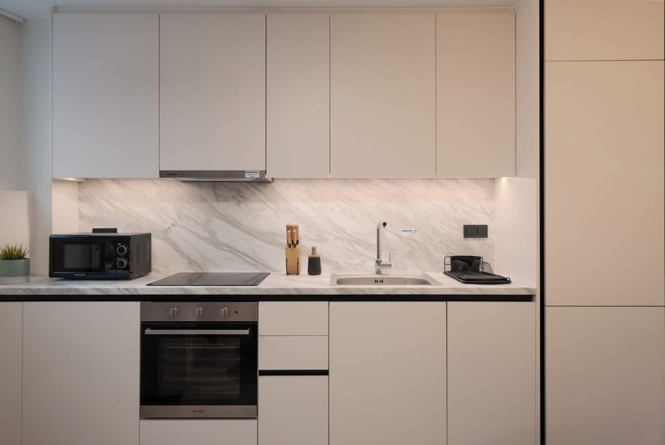 City Apartment, 1 Bedroom, Non Smoking, Kitchen | Private kitchen | Fridge, microwave, oven, stovetop