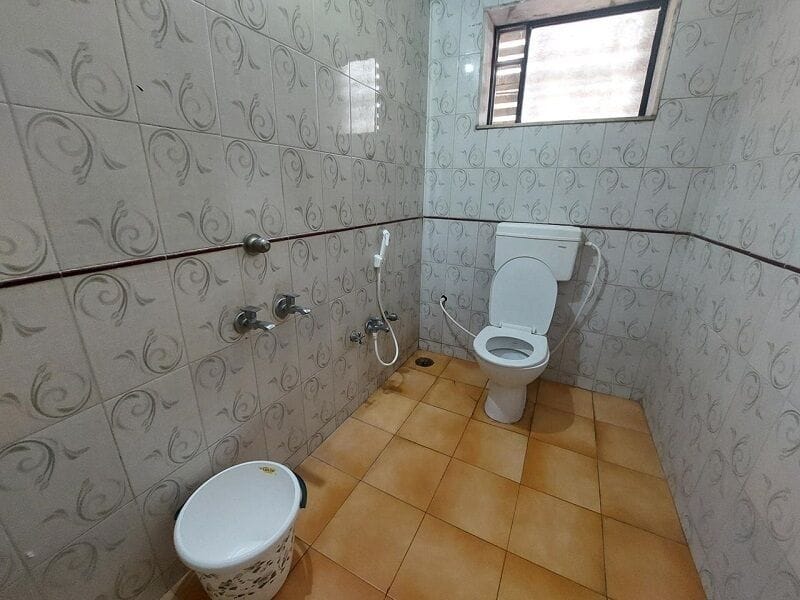 Deluxe Double Room | Bathroom | Shower, free toiletries, towels, soap