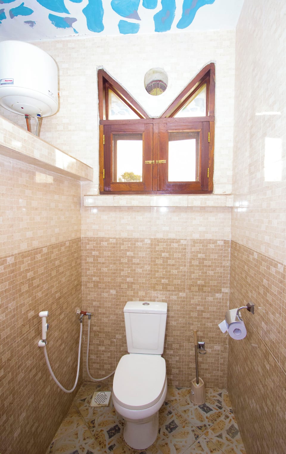 Deluxe Double Room | Bathroom | Combined shower/tub, towels, soap, toilet paper