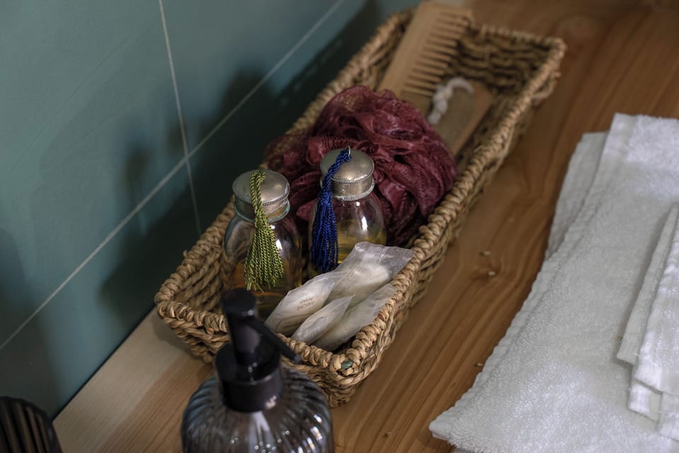 Deluxe Double or Twin Room | Bathroom