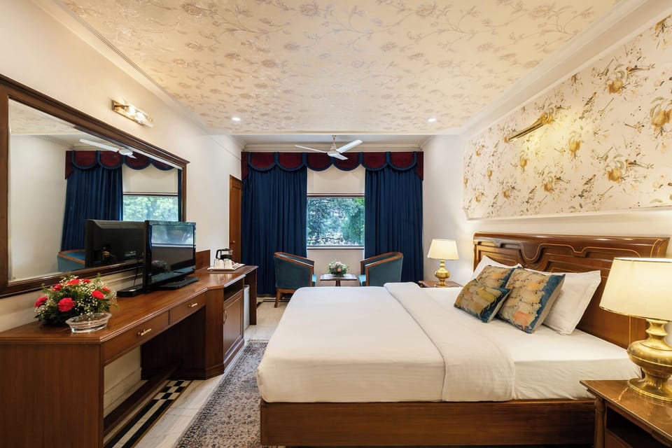 Luxury Studio Suite, City View | Bathroom | Shower, soap, shampoo, toilet paper