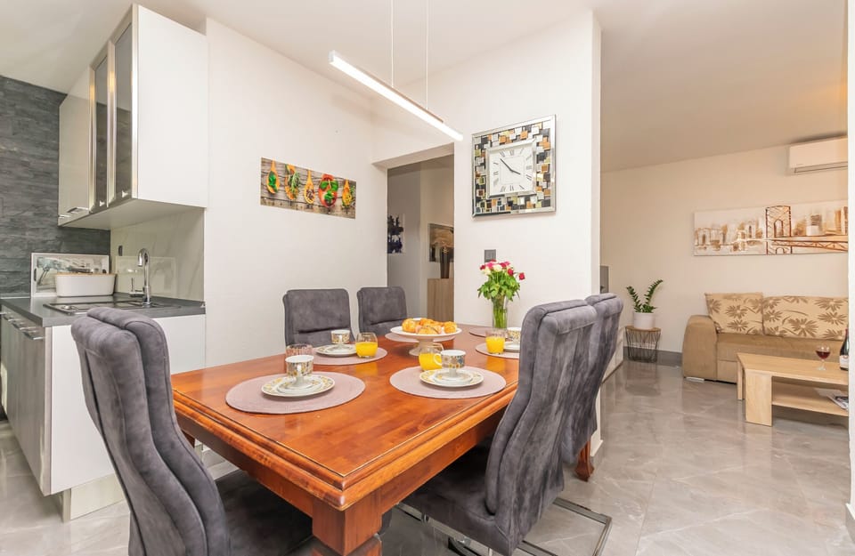 Apartment (A1) | Dining
