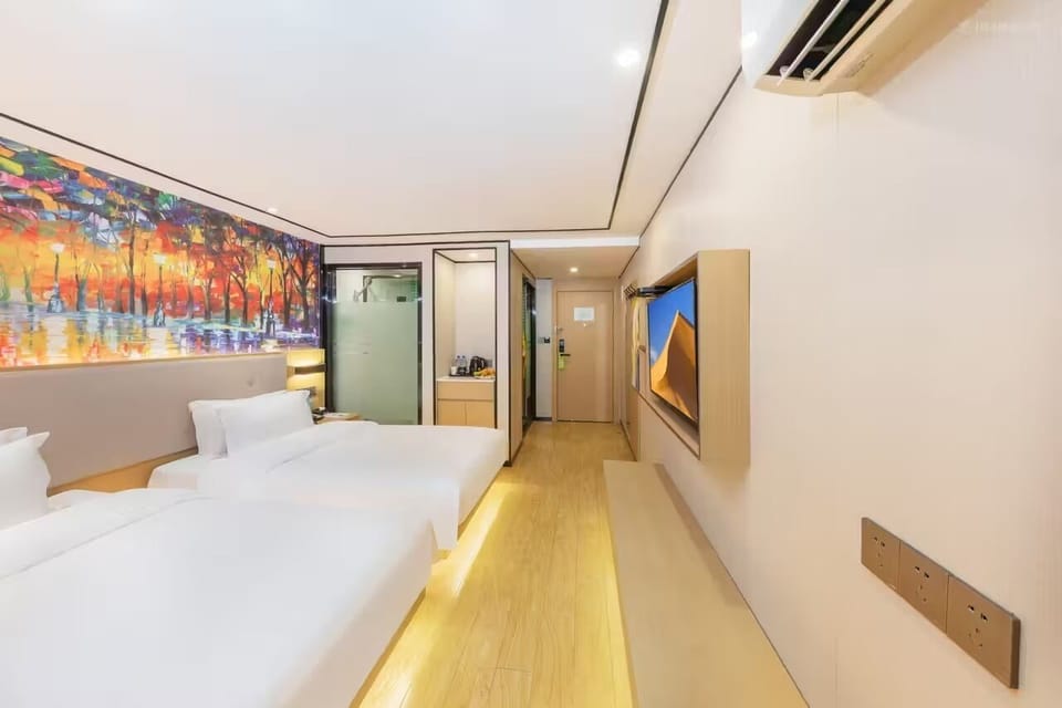 Luxury Twin Room, Multiple Beds, City View | Desk, blackout drapes, soundproofing, WiFi (free)
