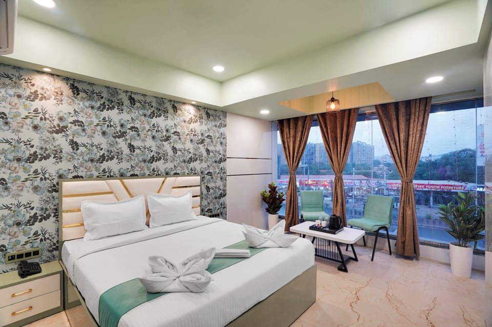 Deluxe Room | Desk, laptop workspace, free WiFi