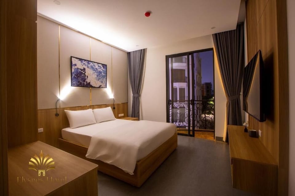 Superior Double Room, Balcony, City View | In-room safe, desk, iron/ironing board, free WiFi