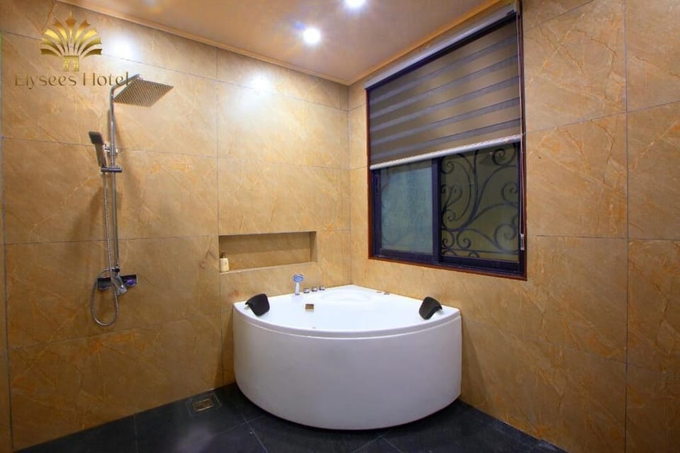 Deluxe Quadruple Room, Balcony, City View | Bathroom | Free toiletries, hair dryer, slippers, bidet