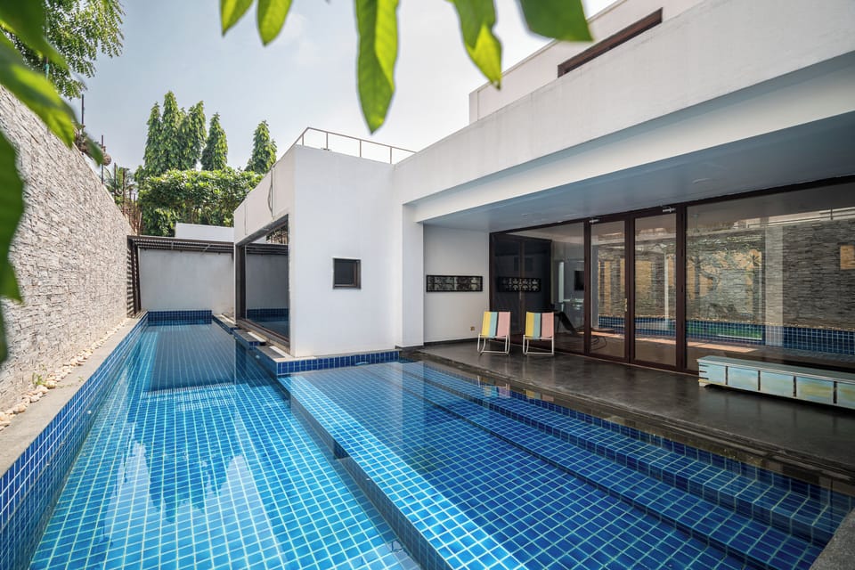 10 outdoor pools