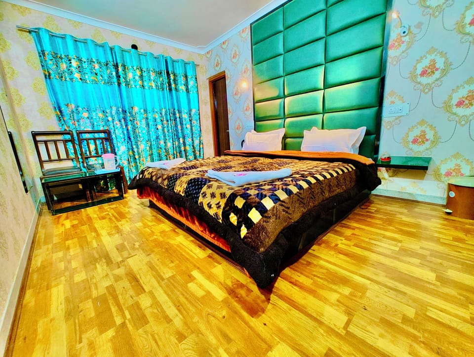 Deluxe Double Room | Hypo-allergenic bedding available, memory foam beds