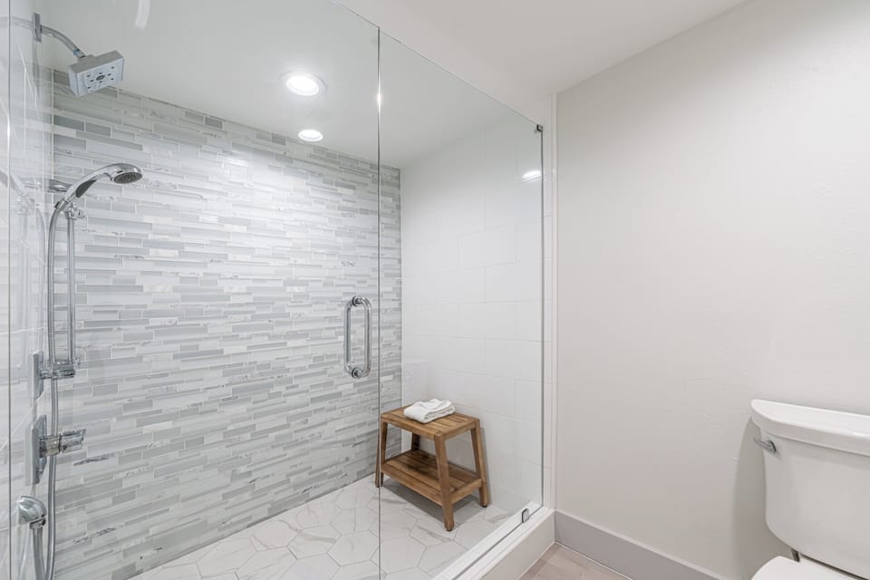Oversized Master Walk In Shower