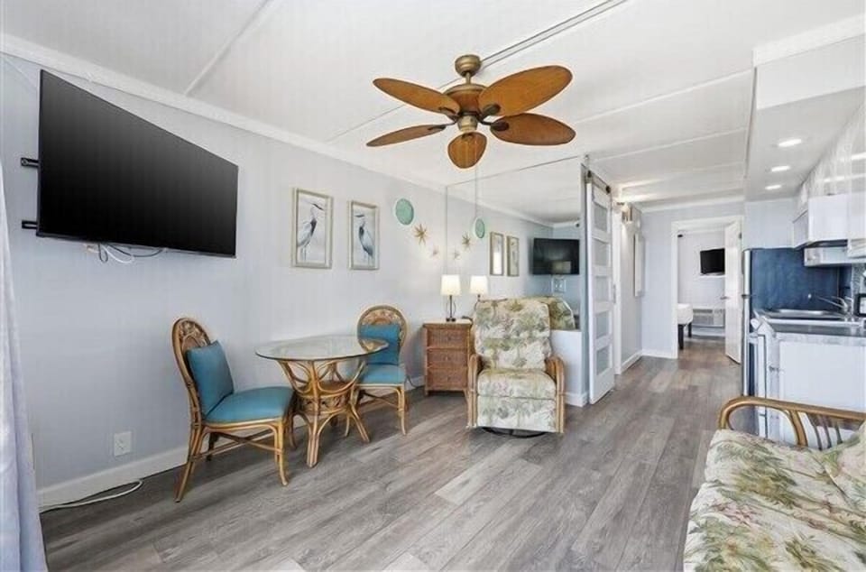 Condo 305