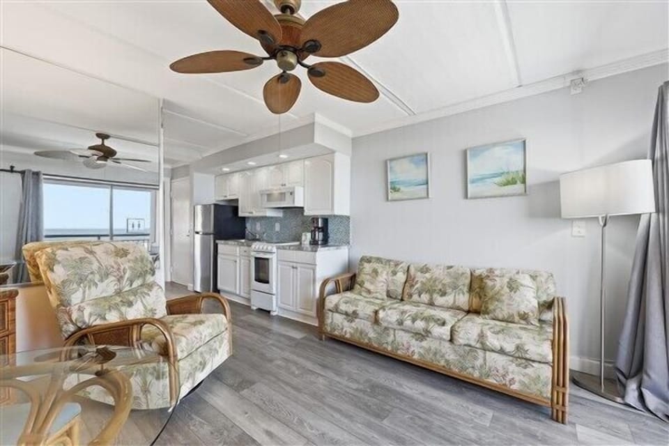 Condo 305