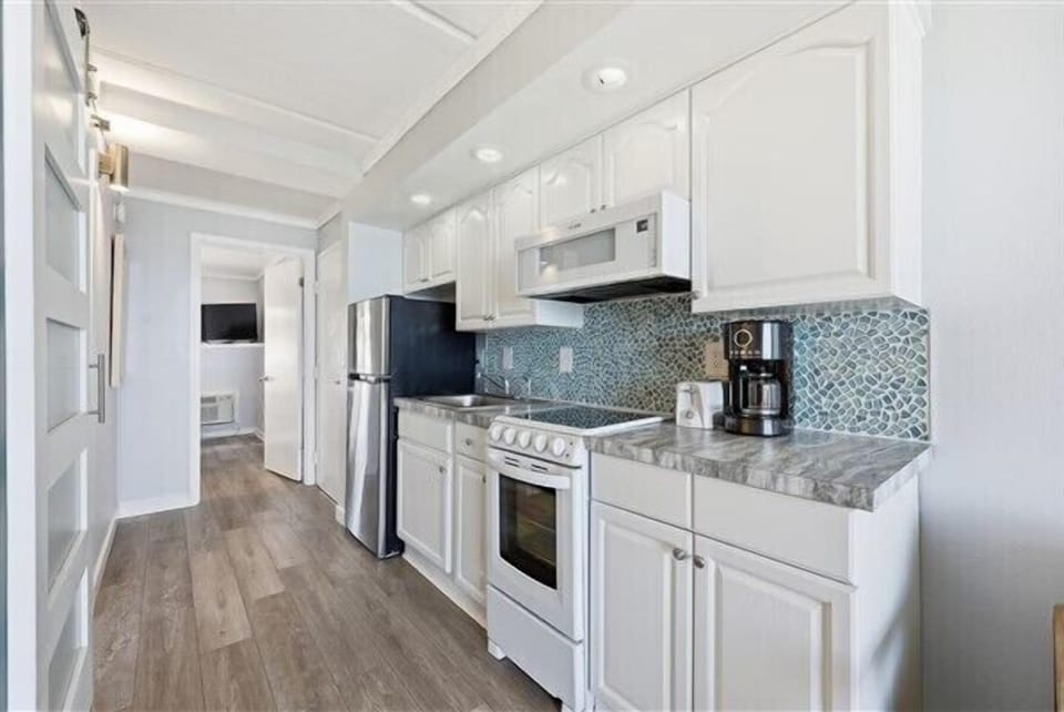 Condo 305