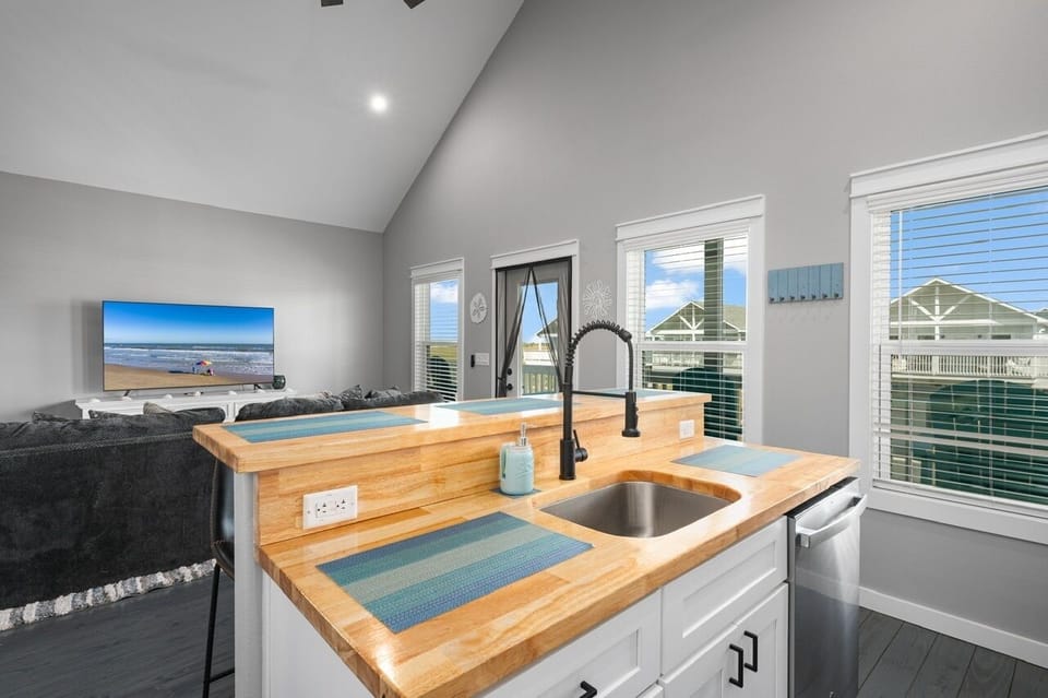 House, 2 Bedrooms | Private kitchen | Coffee/tea maker, fridge, toaster