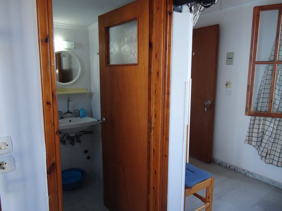 Rainfall showerhead, hair dryer, towels, soap