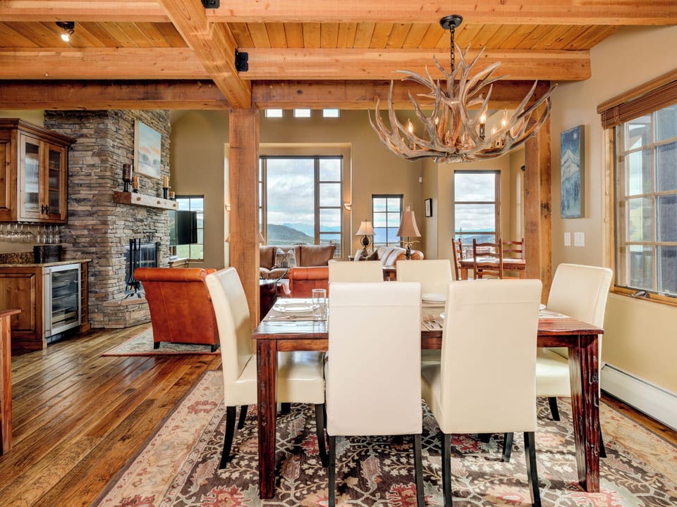 Dining room with seating for 6