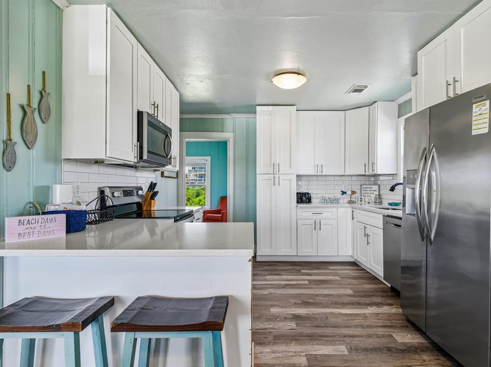 Kitchen - Countertop Seating for 2