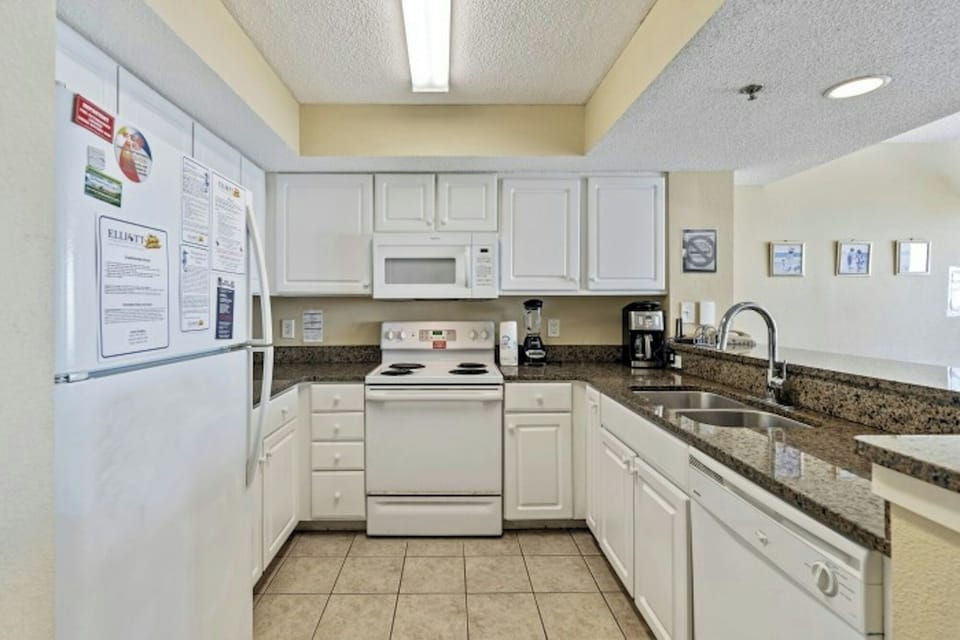 A fully stocked kitchen makes meal preparation a breeze.