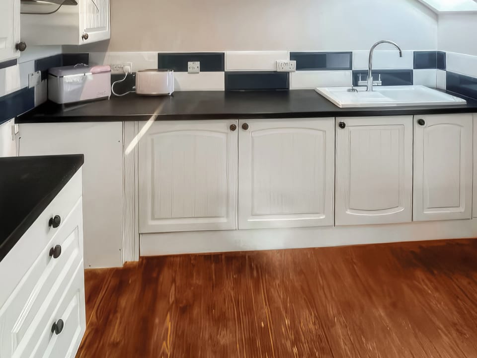 Kitchen area | Stewards Granary - East Learmouth Farmstays, Berwick-upon-Tweed