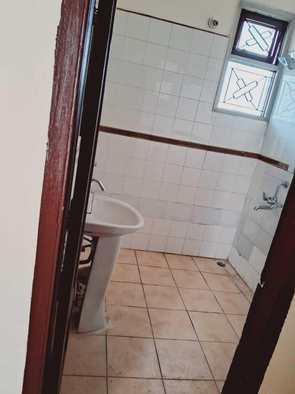 Deluxe Villa, Balcony, Hill View | Bathroom | Slippers, soap, shampoo, toilet paper