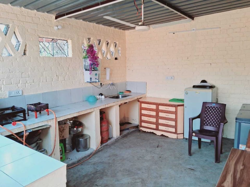 Deluxe Villa, Balcony, Hill View | Private kitchen