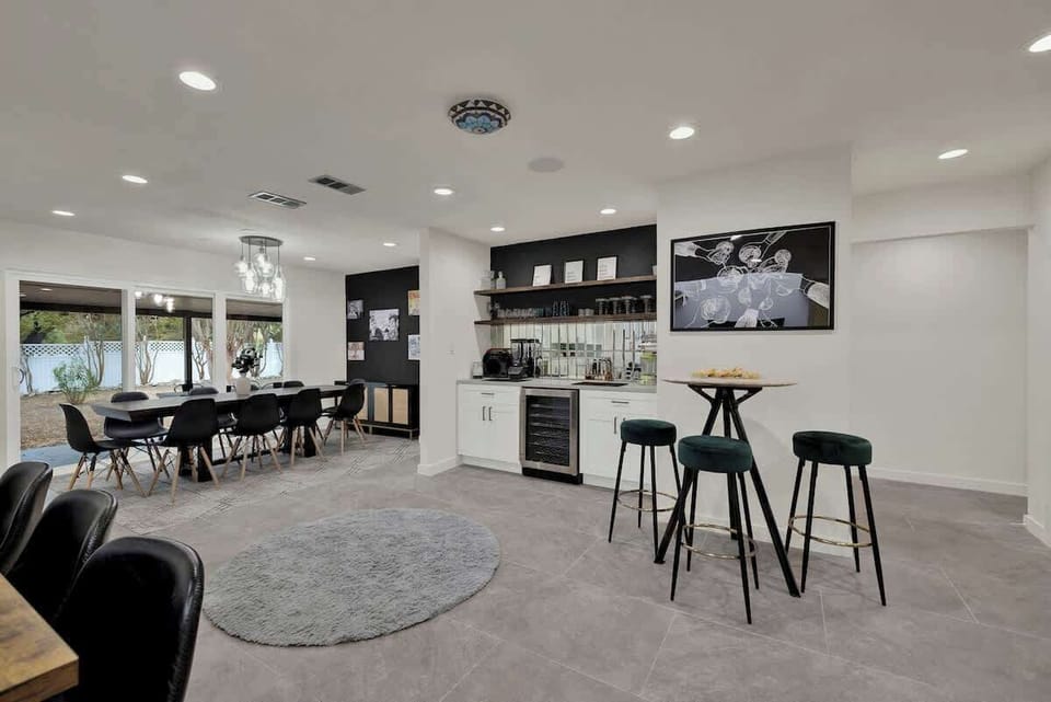 Mix up your favorite cocktail or drink at the bar equipped with blenders and a wine fridge