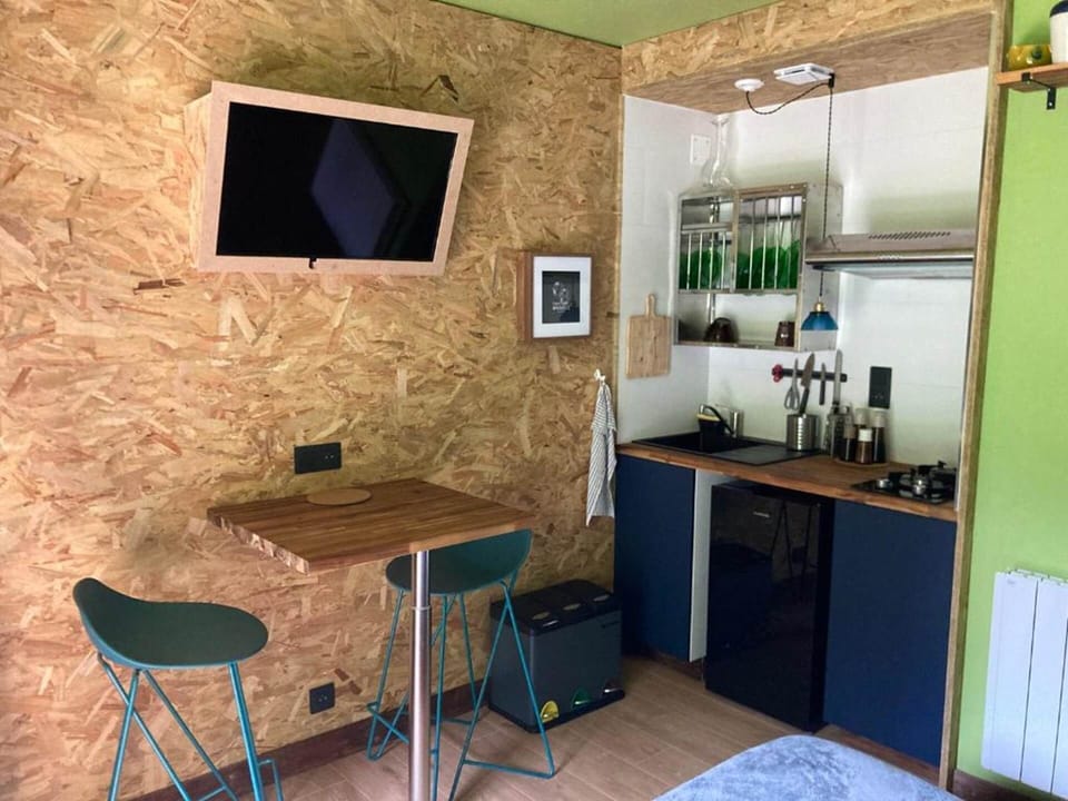 CASA-BAUXELLS-Studio-(2-personnes)-Télévision
