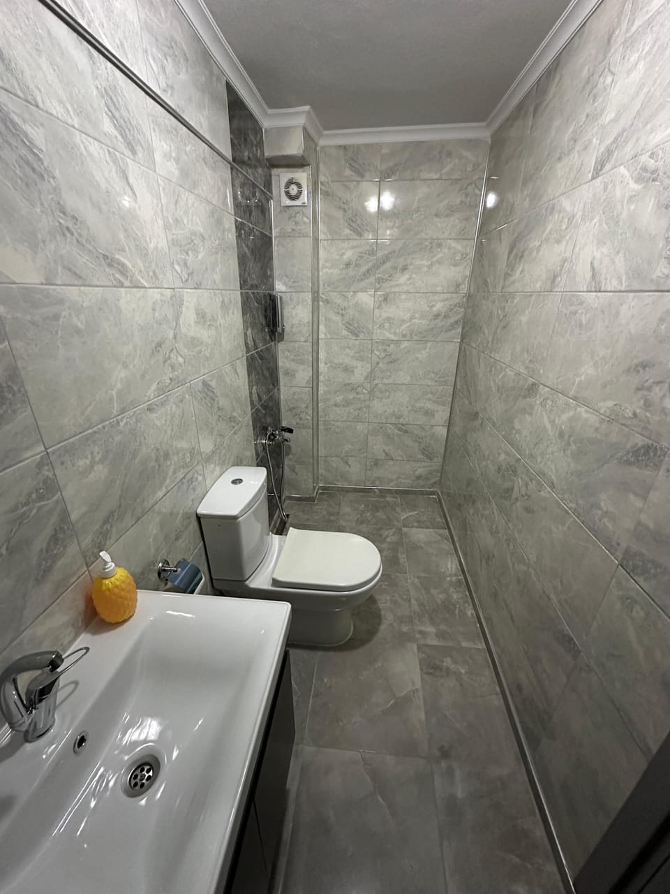 Classic Suite | Bathroom | Shower, free toiletries, hair dryer, bathrobes