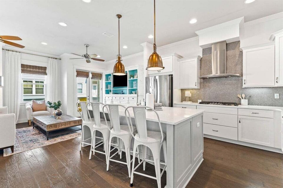 From fast food to French food - everything looks good in this space!